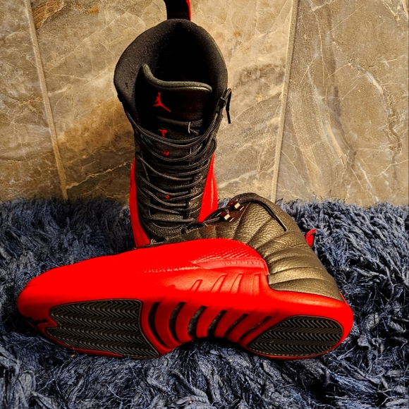 Jordan 12 Flu Game - Picture 3 of 7